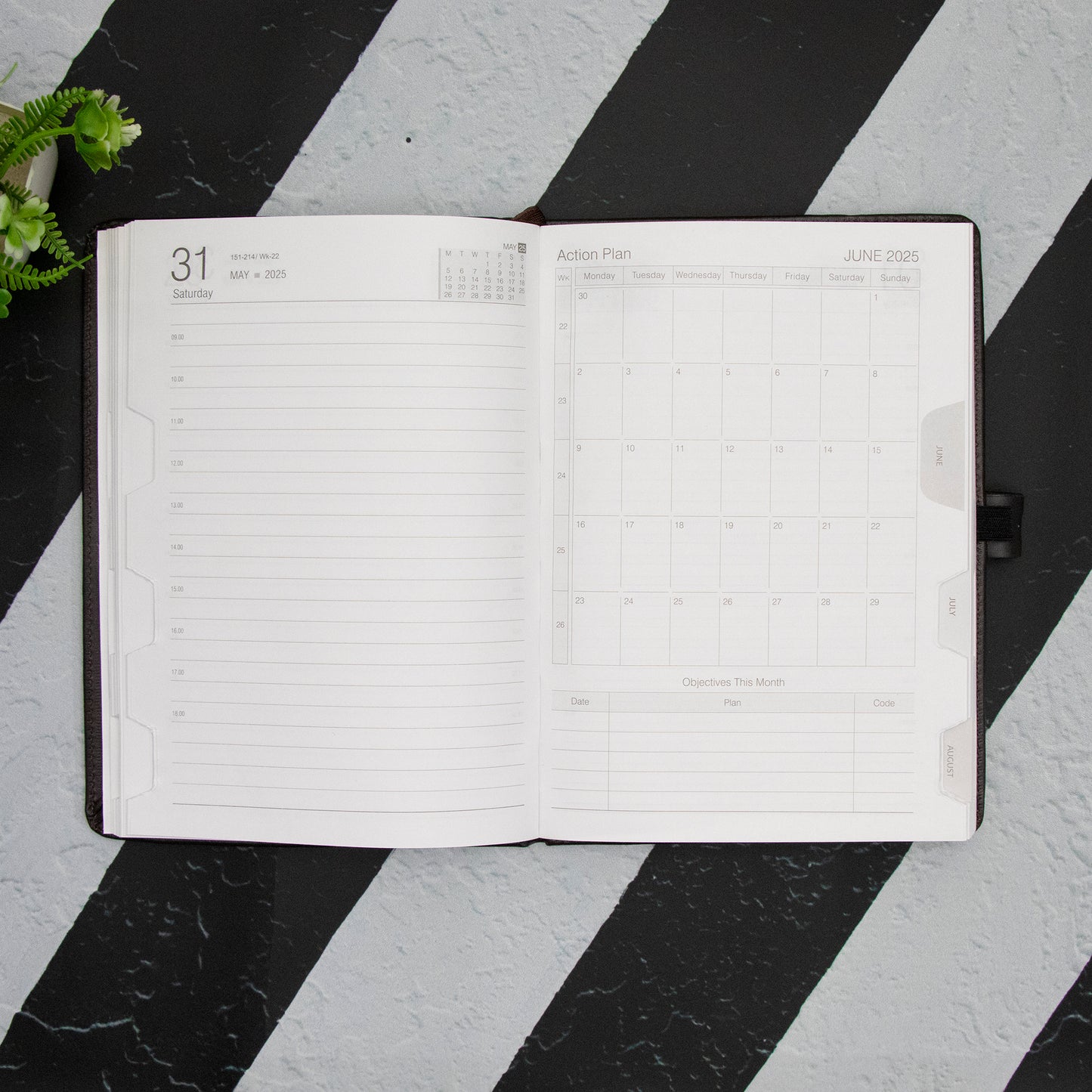 Crownlit Personalised 2025 New Year Diary with Magnetic Lock, Pen Holder, 12 Months, 365 Pages