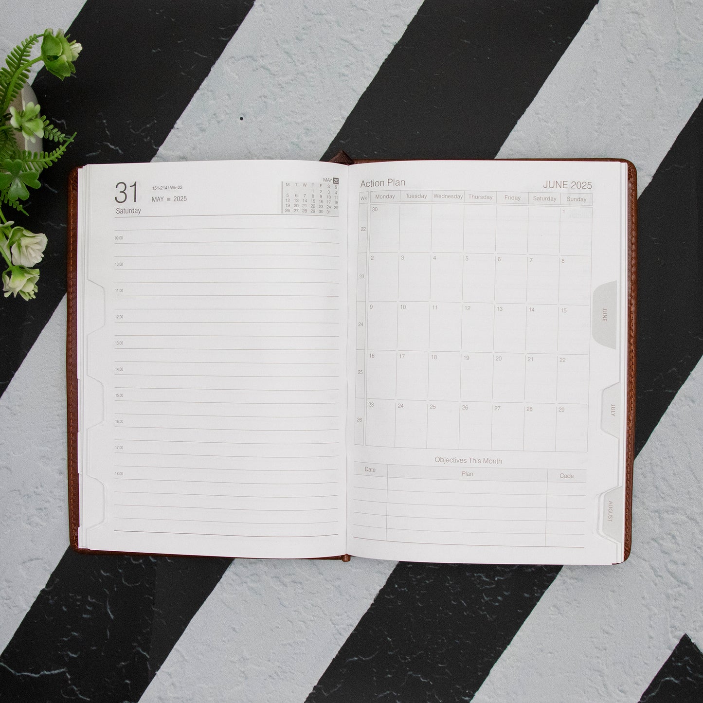 Crownlit Personalized 2025 A5 Dated Diary Planner, 365 Pages, Magnetic Lock, Hardbound Fabric Cover 21 x 15 cm