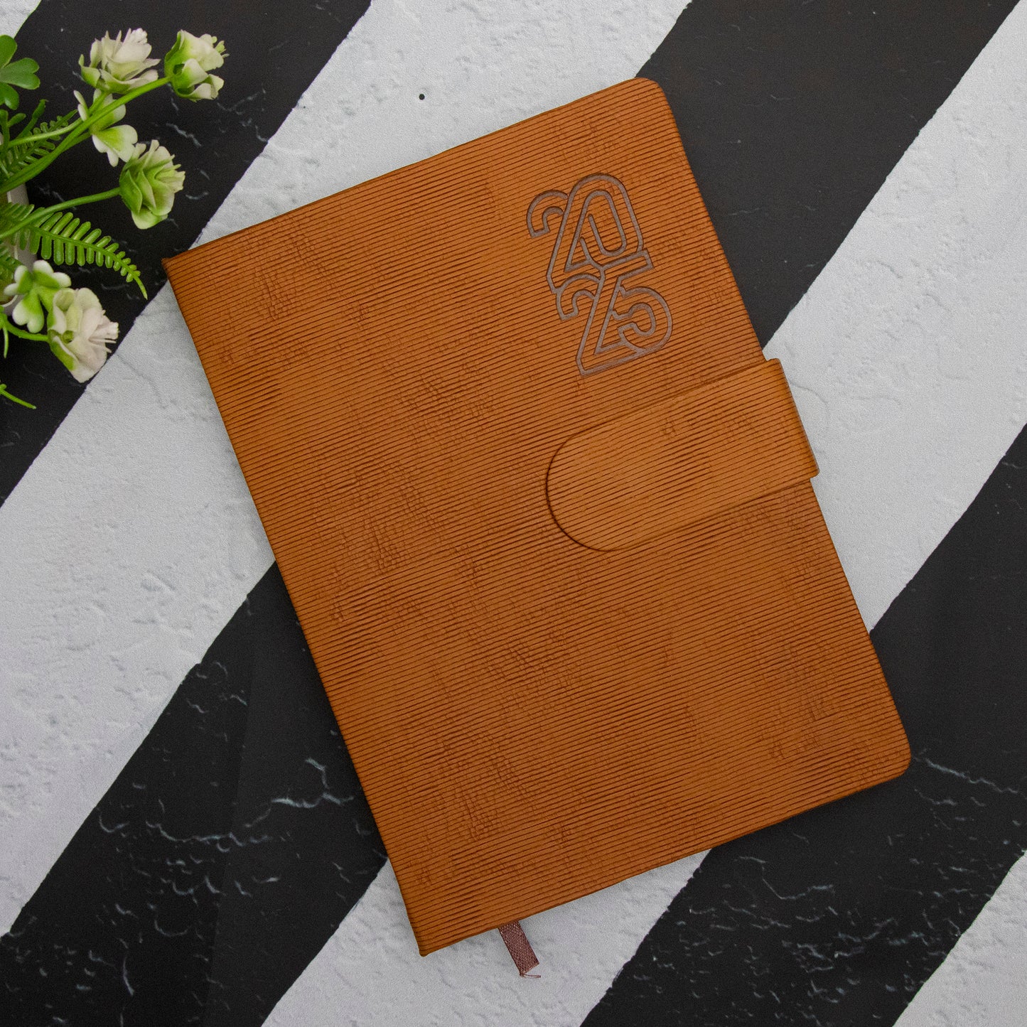 Crownlit Personalized 2025 Dated A5 Diary, Brown Hardbound Cover, Fabric Magentic Lock, 365 Pages 21 x 15